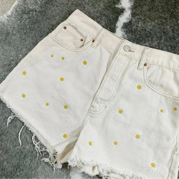 PacSun Daisy Embroidered Denim Shorts - Picture 4 of 12